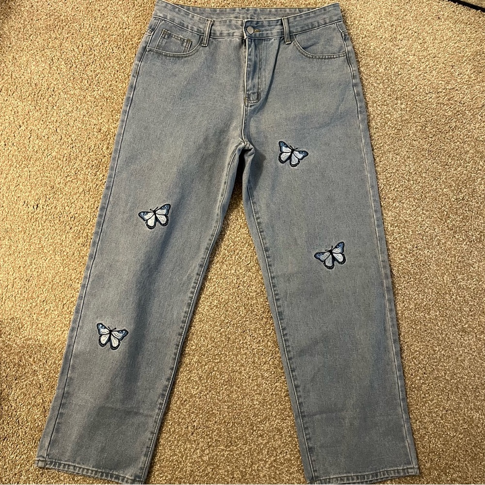 Butterfly embroidered straight-leg jeans. Size 34x30.